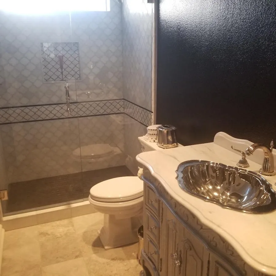 Professional plumbing work and bathroom remodeling in La Homa